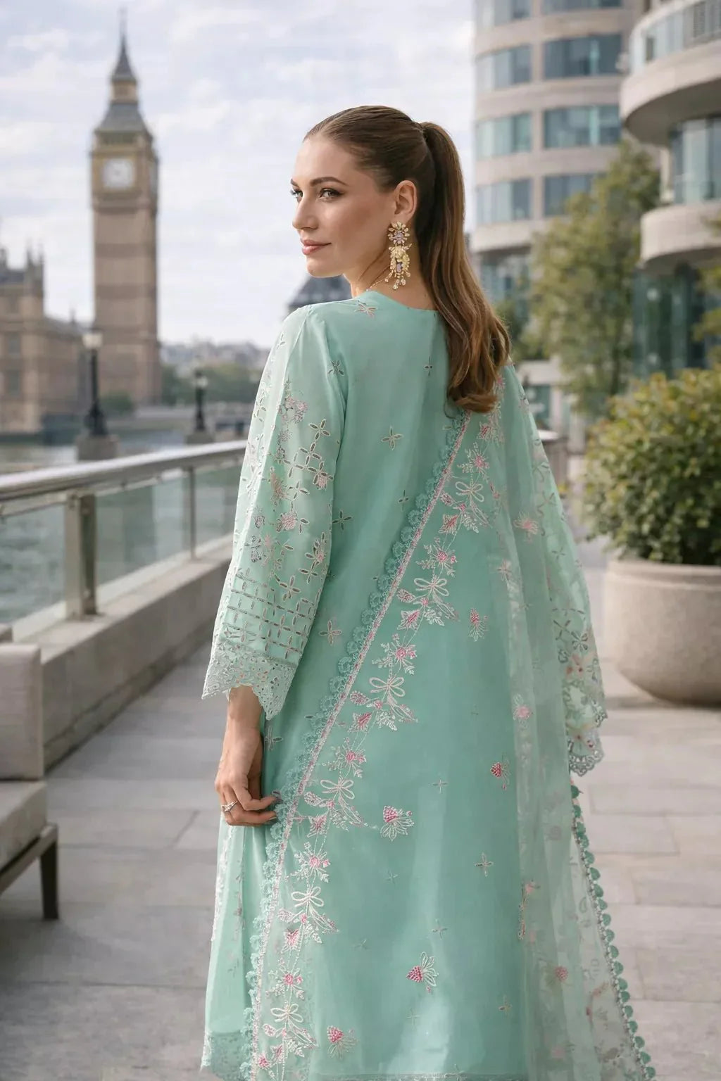 LAMORA - London Womens Wear
