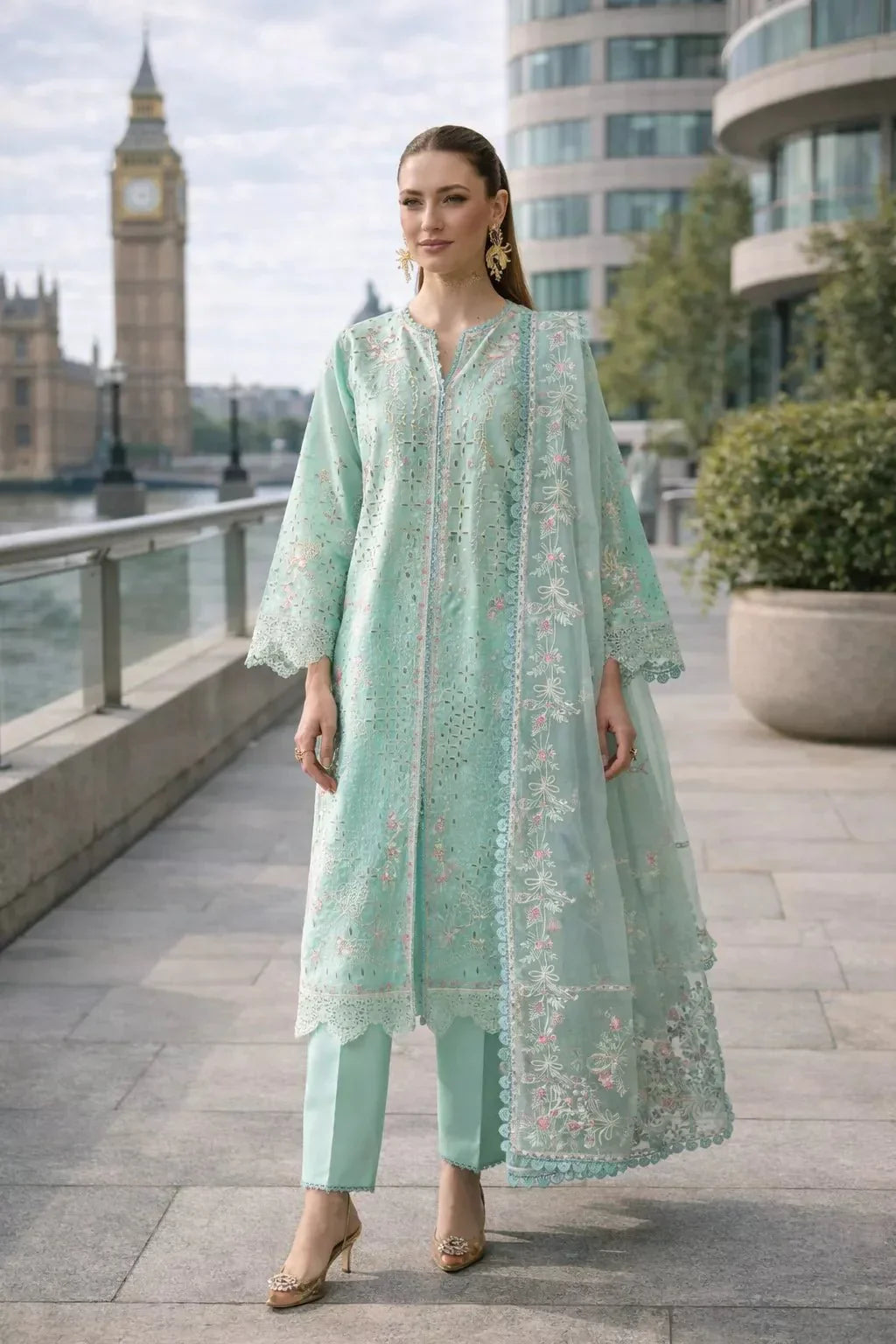 LAMORA - London Womens Wear